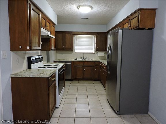 2nd image of 3418 Londonderry Rd