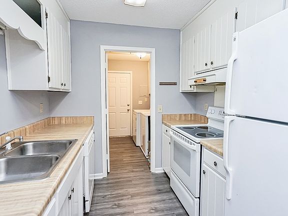 4th image of 1 Oakwood Dr #1
