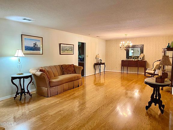 4th image of 3936 River Pine Dr