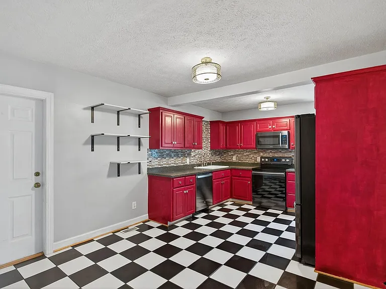 114 Battle Rd — Photo 31