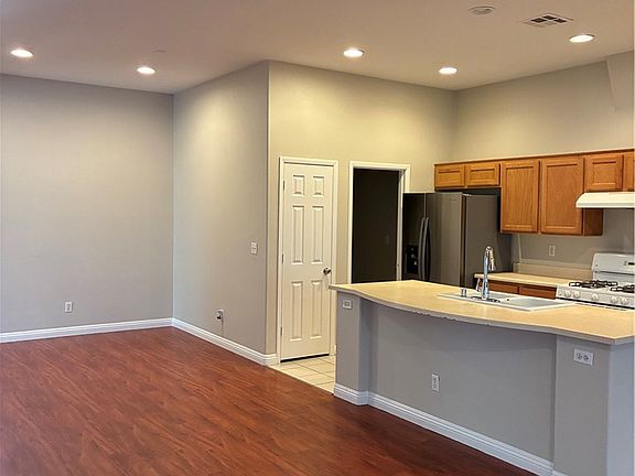 3rd image of 3346 Wasatch Cedars St