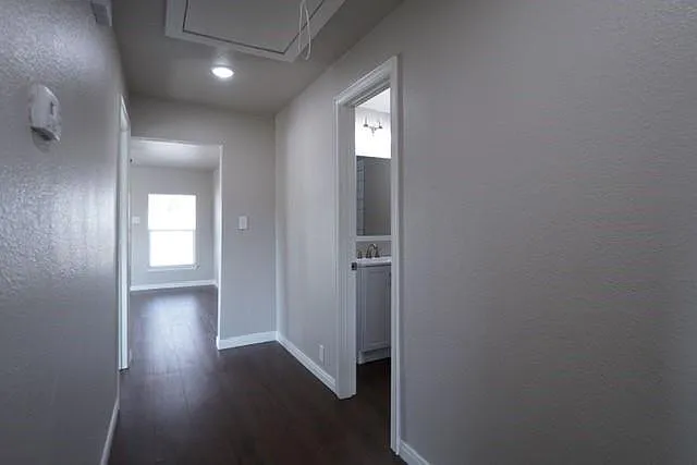 814 E Houston St — Photo 15