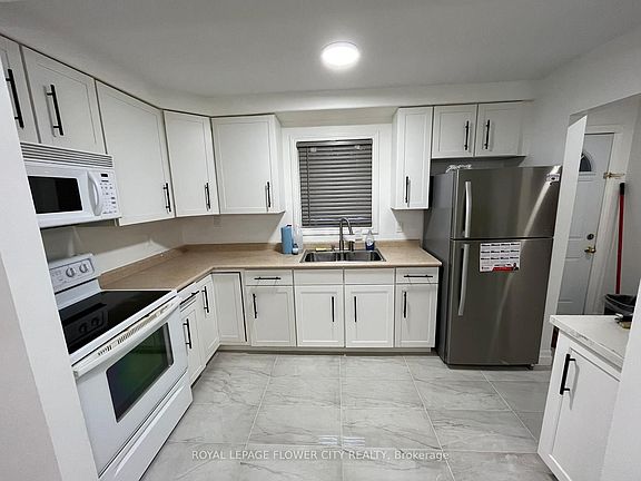 5th image of 52 Grand Valley Dr