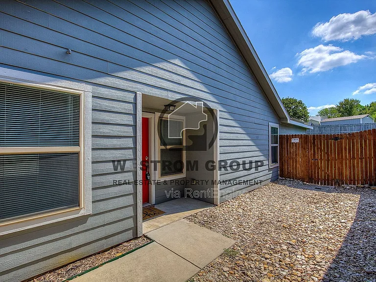 10721 Deauville Dr — Photo 4