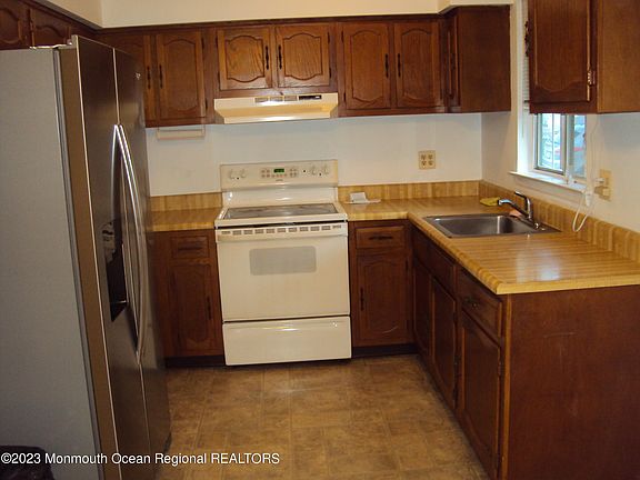 4th image of 15 Deerfield Dr #B
