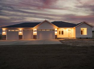 200 Spur Ct, Eltopia, WA 99330