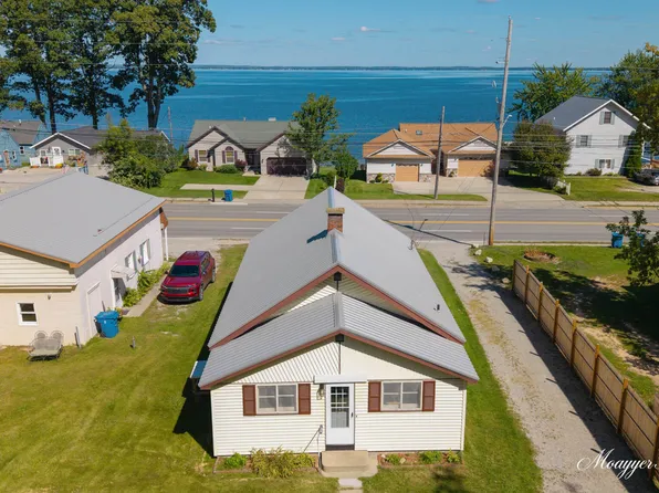 5401 W Houghton Lake Dr, Houghton Lake, MI 48629