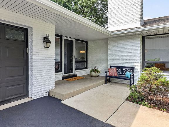 2nd image of 282 Stonegate Rd
