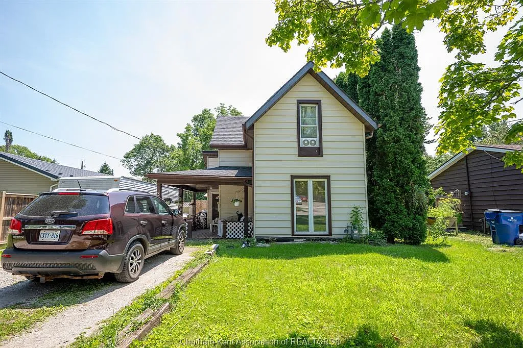 3 bed, $1,900 — Photo 1