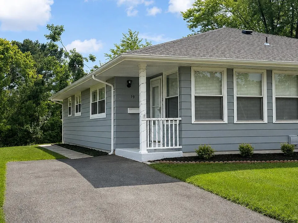 19 Niagara Dr