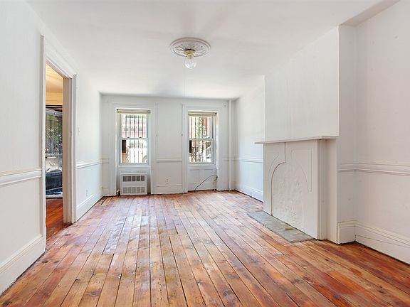 5th image of 297 Hoyt St