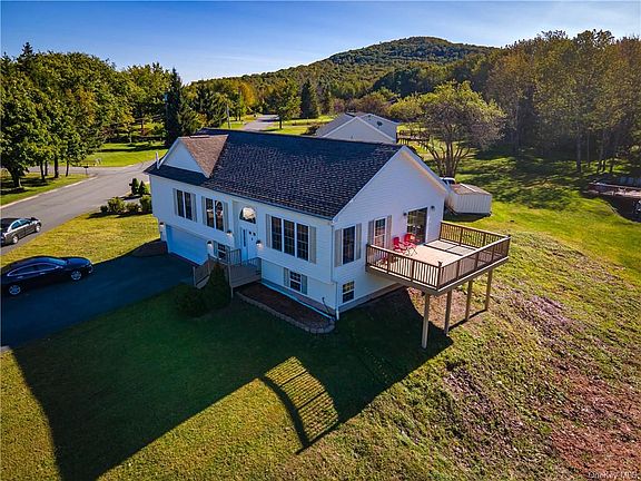 2nd image of 7 Vista Dr