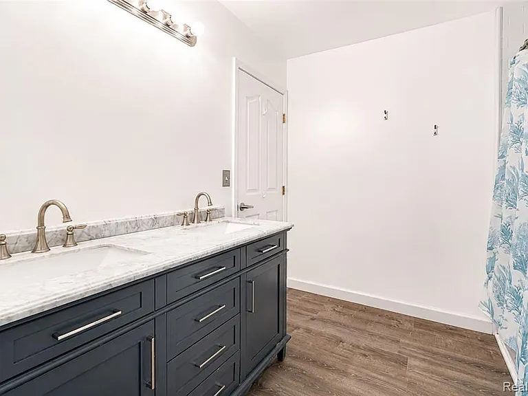 22733 Coachlight Cir — Photo 25