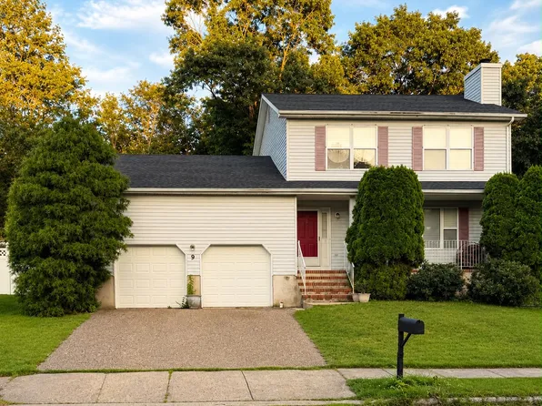 9 Netty St, Howell, NJ 07731