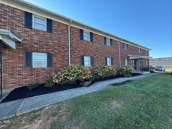 2nd image of 253 University Dr APT 4