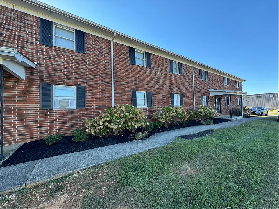 253 University Dr #5