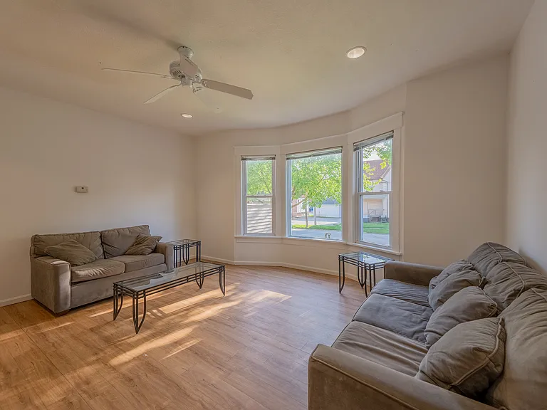 Roland Realty — Photo 9