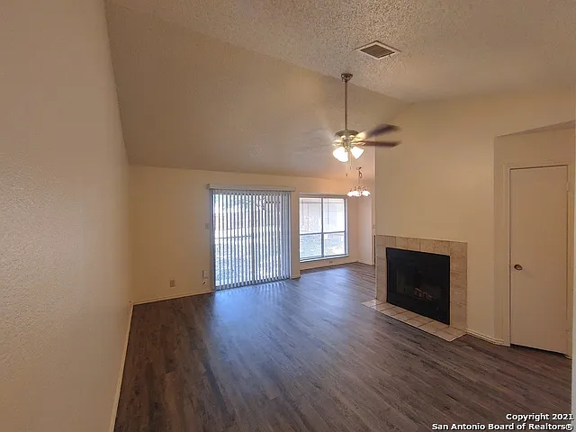 7315 Gallery Rdg — Photo 3