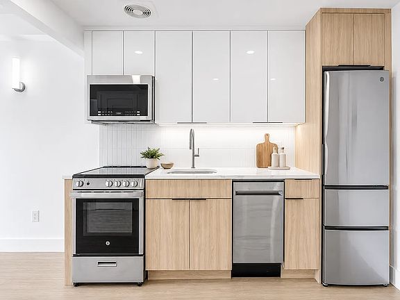 3rd image of 798 Lexington Ave #5N