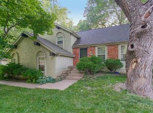 10520 Pawnee Ln, Leawood, KS 66206