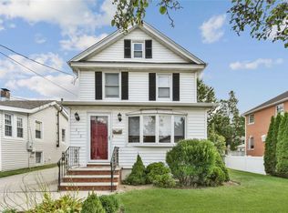 452 Horton Hwy, Williston Park, NY 11596