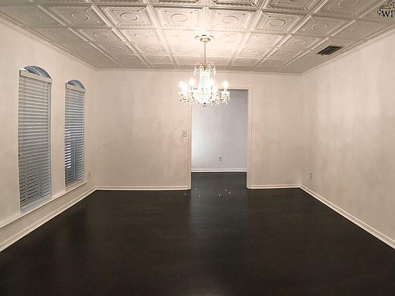 4th image of 2318 Brook Hollow Dr
