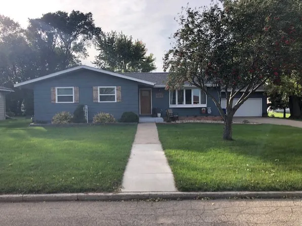 301 Manor Ave S, Lake Preston, SD 57249