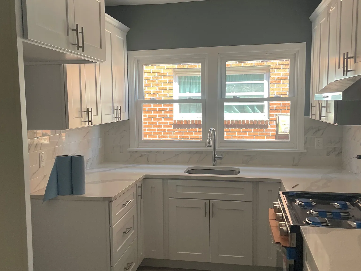 2 bed, 800 sqft, $2,300 — Photo 3