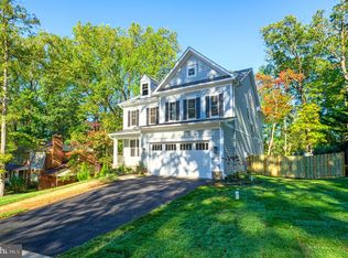 521 Woodland Ct NW, Vienna, VA 22180