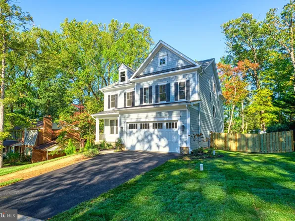 521 Woodland Ct NW, Vienna, VA 22180