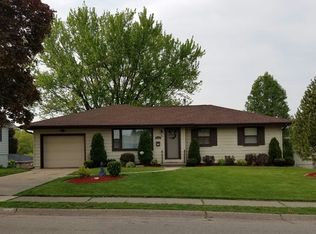 1385 Kane St, Dubuque, IA 52001