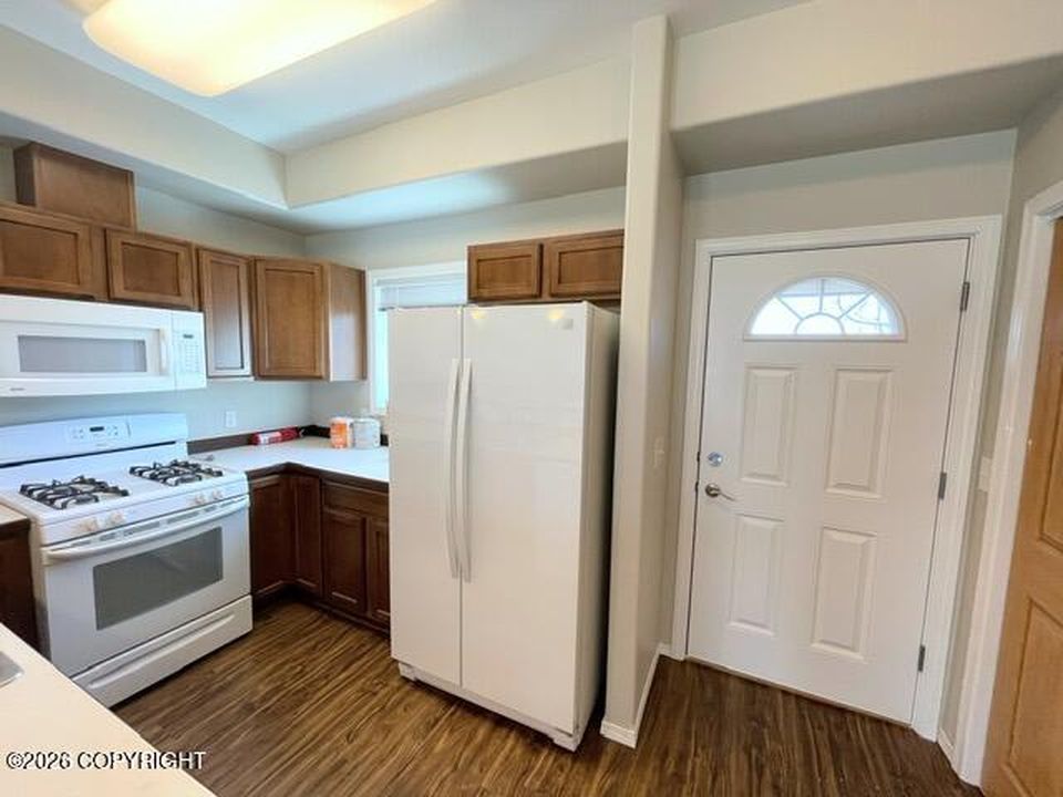 221 W 13th Ave #12, Anchorage, AK - More