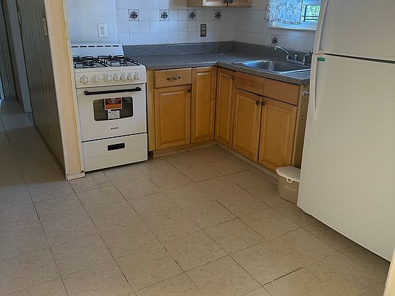 4th image of 133 Avenue
