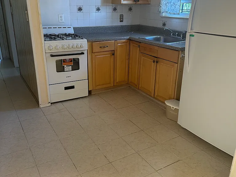 133 Avenue — Photo 4