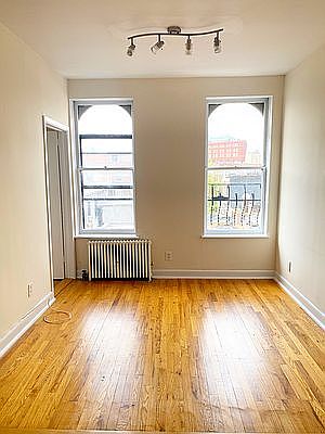 5th image of 323 Bleecker St #18