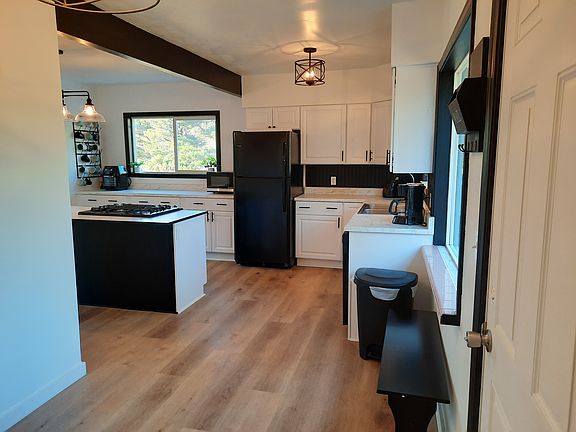 2nd image of 1039 NE Grant St #1039
