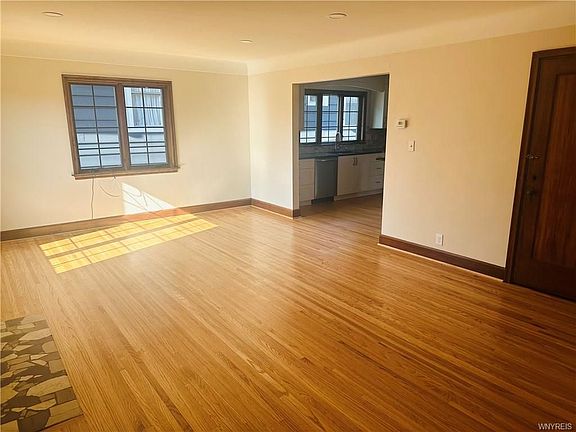 5th image of 273 Woodbridge Ave