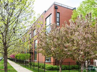 2252 W Wolfram St, Chicago, IL 60618