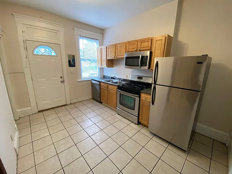 King Ave 252-254 SCR — Photo 2