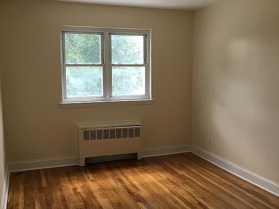 4th image of 15618 Brinkerhoff Ave