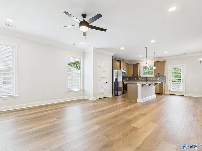 15573 Bees St — Photo 9