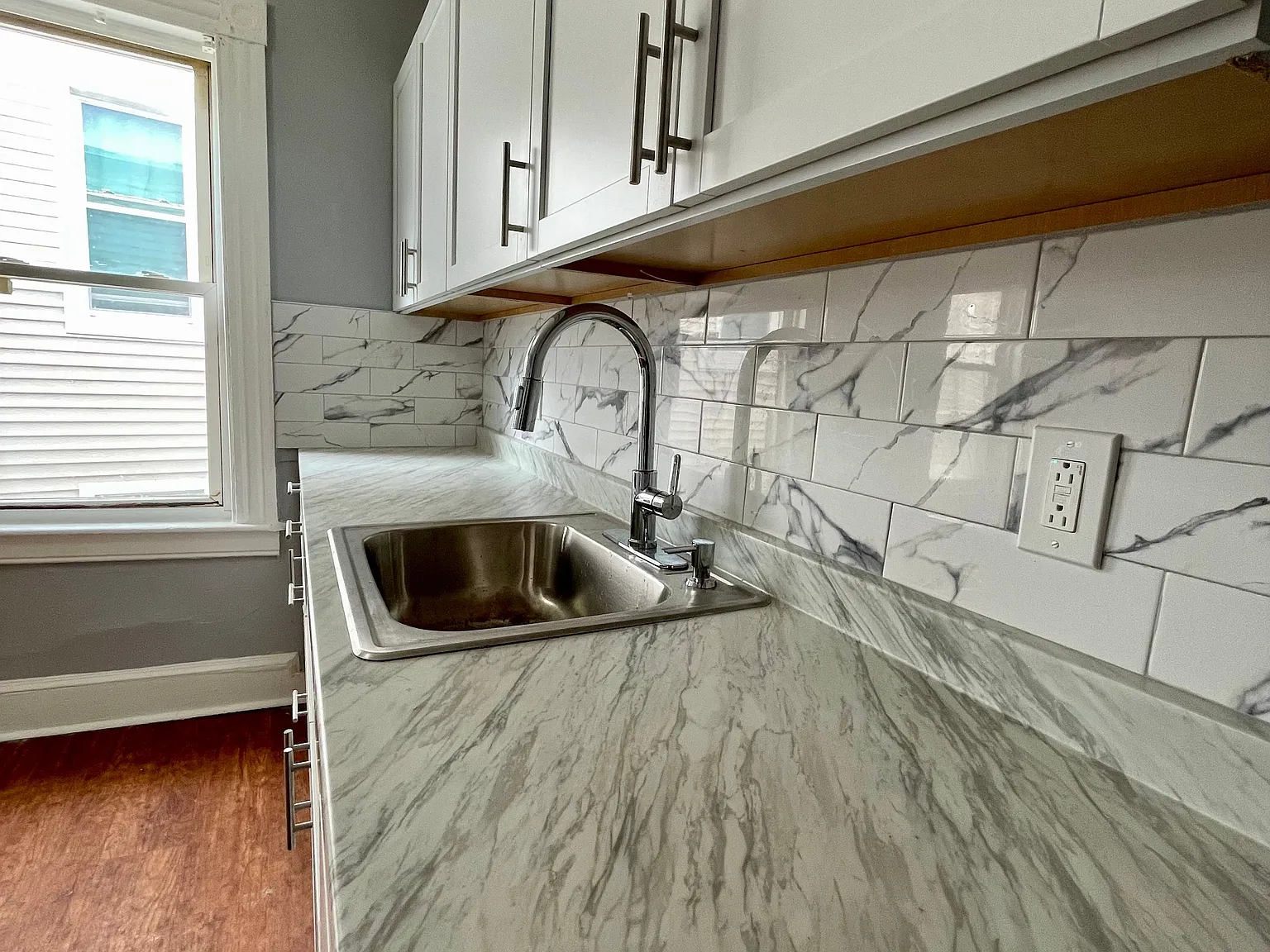 2 bed, 1.0 bath, 1200 sqft, $1,900 — Photo 1