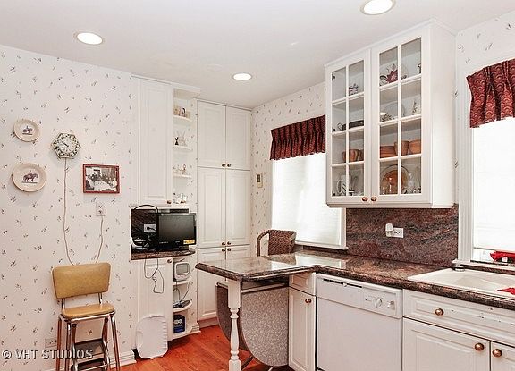 5th image of 7233 S Luella Ave