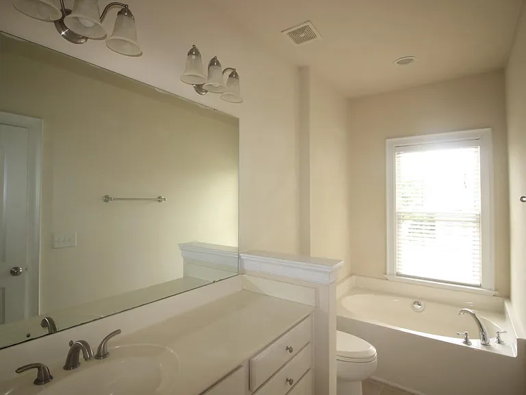 7745 Acc Blvd — Photo 14