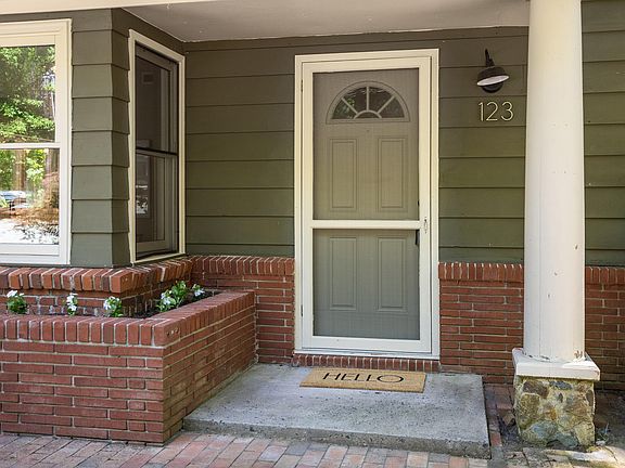 3rd image of 123 Windsor Cir