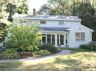 42 Pillings Pond Rd, Lynnfield, MA 01940