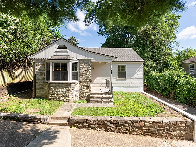 1708 Willow Ave — Photo 1