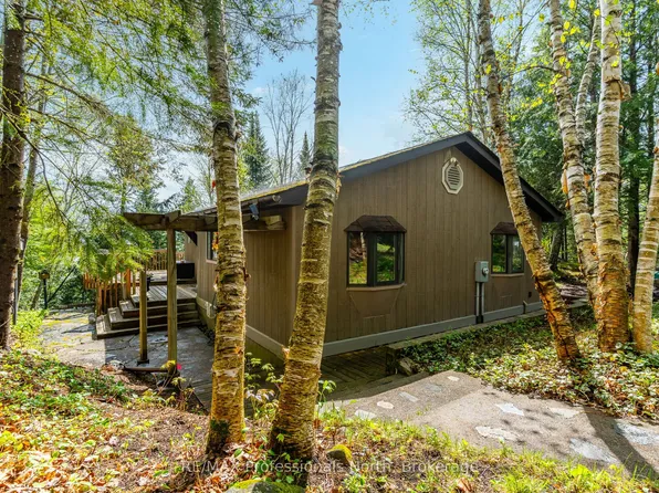 6213 Kennisis Lake Rd, Dysart Et Al, ON K0M 1S0