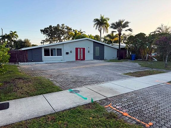 4th image of 3161 Riverland Rd