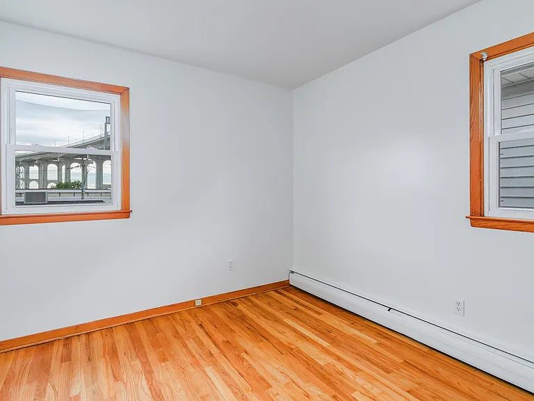 180 W 3rd St — Photo 9
